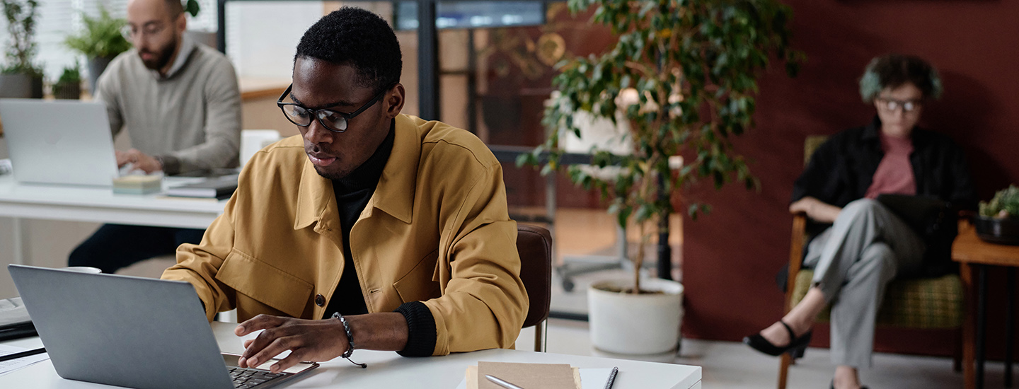 Business IT infrastructure supported by AI-managed services. 