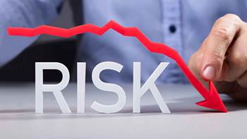 Risk with red arrow denoting a downward trend